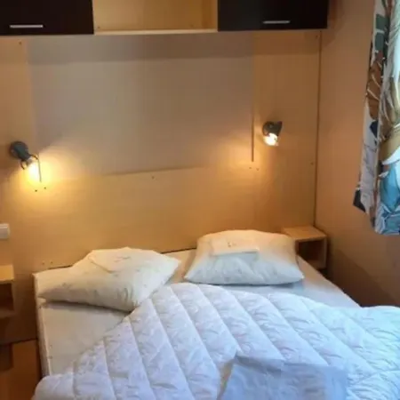 Mobil-home Confortable Avec Terrasse Pour 6 Personnes - Api-1-52-543 Lempdes sur Allagnon
