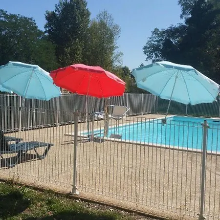 Mobil-home Confortable Avec Terrasse Pour 6 Personnes - Api-1-52-543 Camping Lempdes sur Allagnon