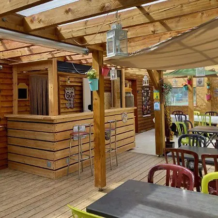 Mobil-home Confortable Avec Terrasse Pour 6 Personnes - Api-1-52-543 Camping