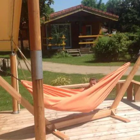 Camping Mobil-home Confortable Avec Terrasse Pour 6 Personnes - Api-1-52-543 *