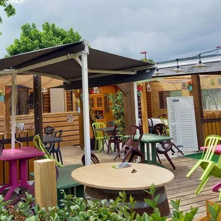 Camping Mobil-home Confortable Avec Terrasse Pour 6 Personnes - Api-1-52-543 *