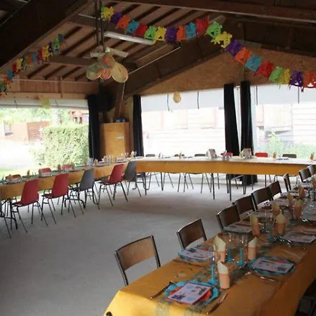 Mobil-home Confortable Avec Terrasse Pour 6 Personnes - Api-1-52-543 * Lempdes sur Allagnon